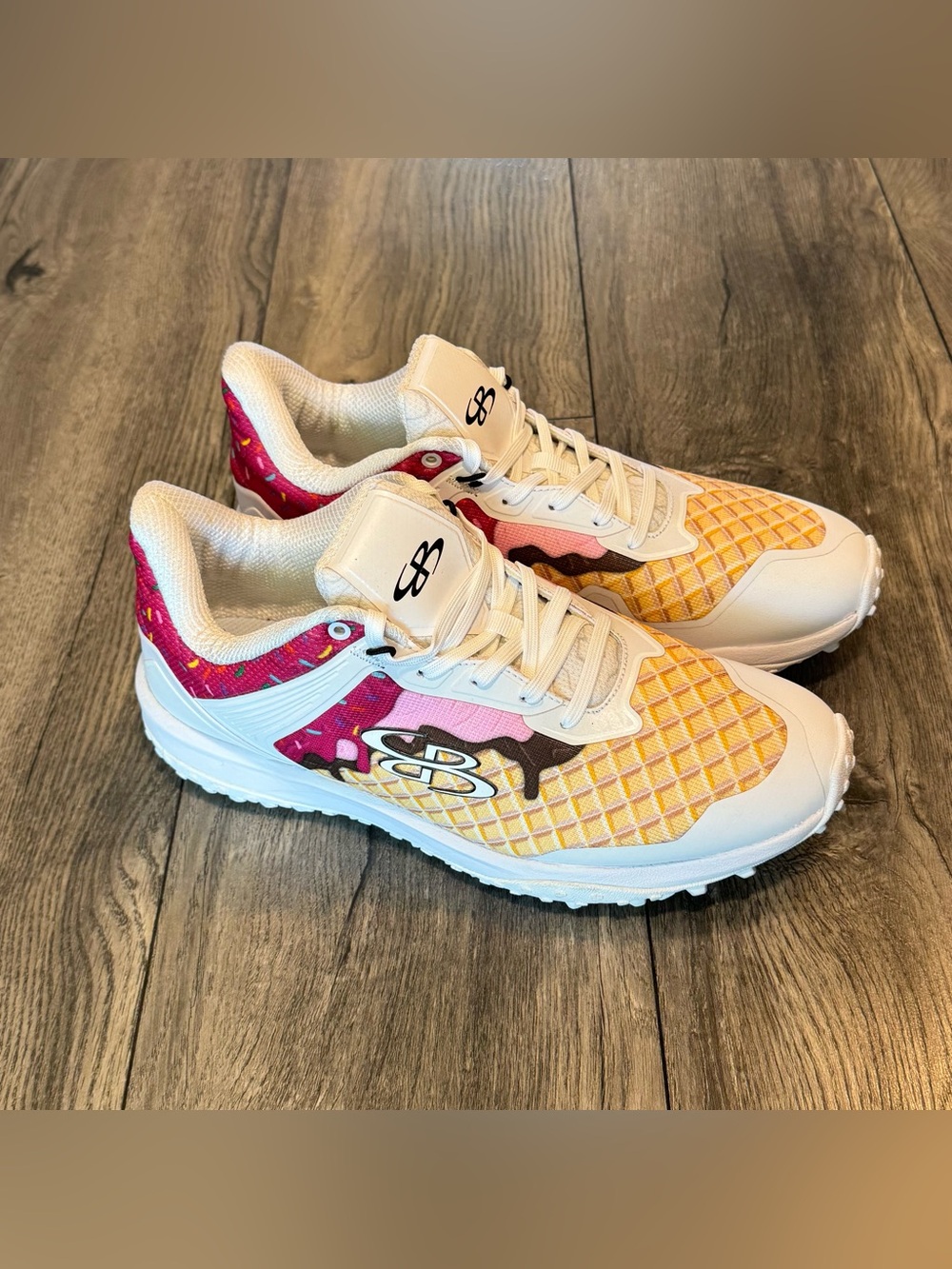 Boombah Viper Men’s Ice Cream Turf Shoes White Pink Size 8.5 NEW